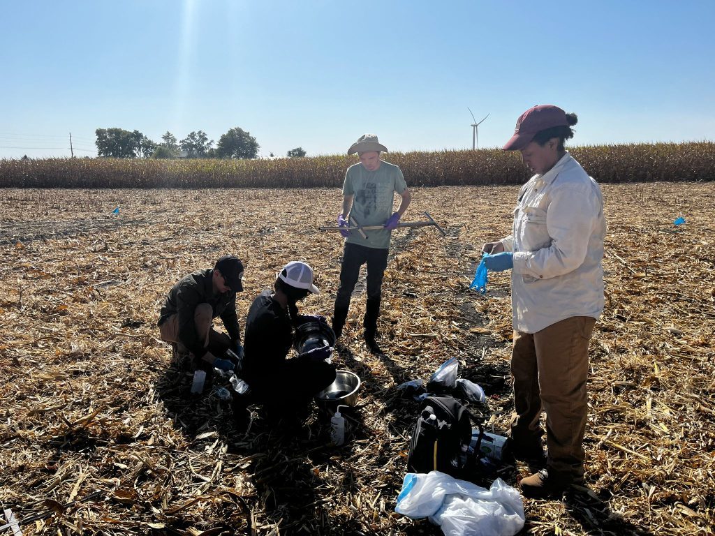 Soil biodiversity sampling with root washing station
